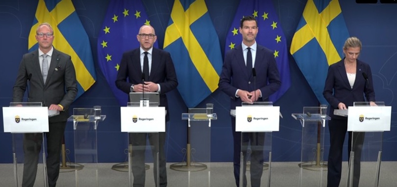Bild från presskonferens med regeringen